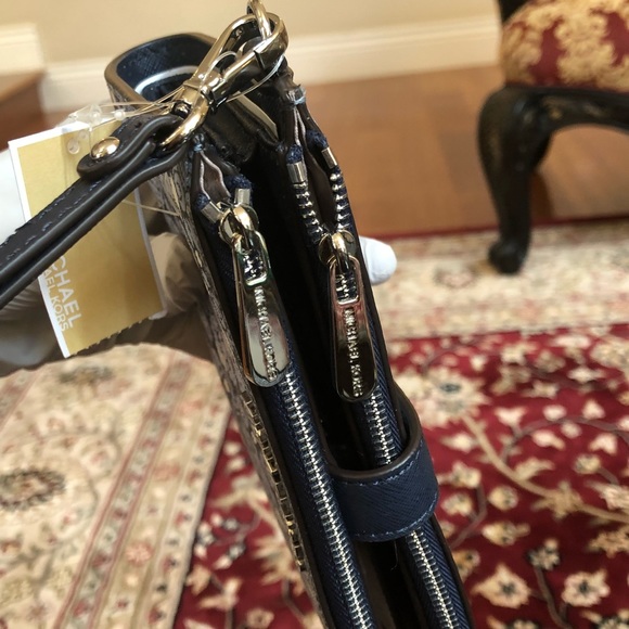 Michael kors double zip SmartPhone wallet wristlet - Picture 3 of 8